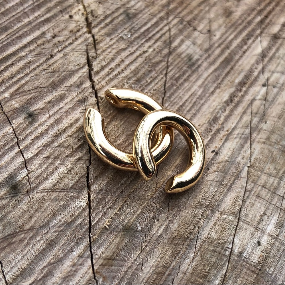 ✨Haydyn Gold Cuff Earrings!🌙 - Picture 6 of 11